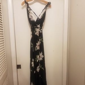 LULUS: ALL MINE BLACK FLORAL PRINT HIGH-LOW WRAP D